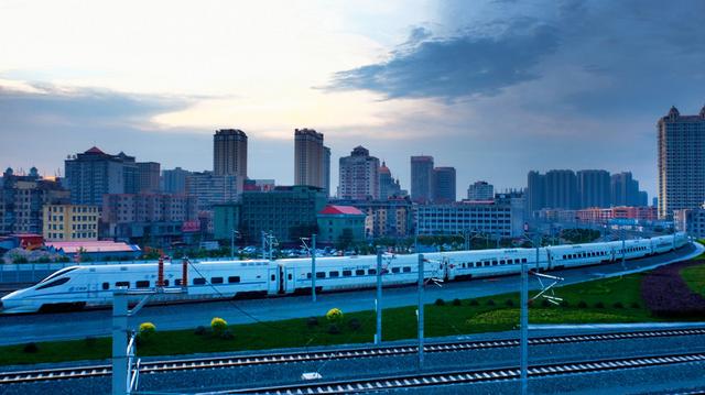 这个北方城市水质比南方还好街景很“洋气”满大街都是美女