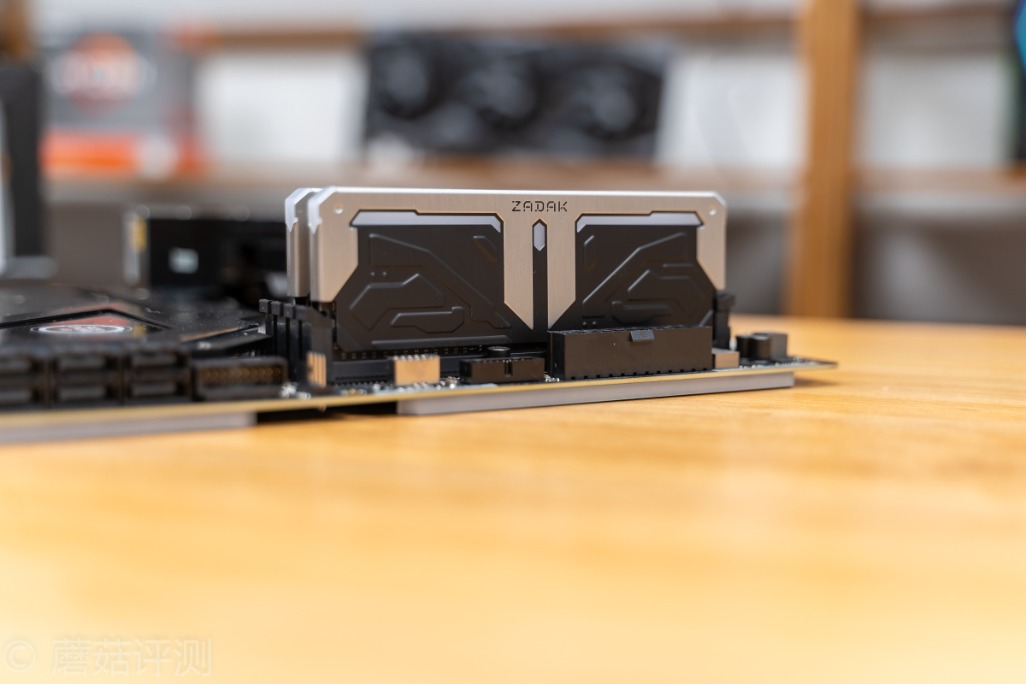 雷蛇华擎x570主板怎么样,华擎x570太极雷蛇定制款主板赏析