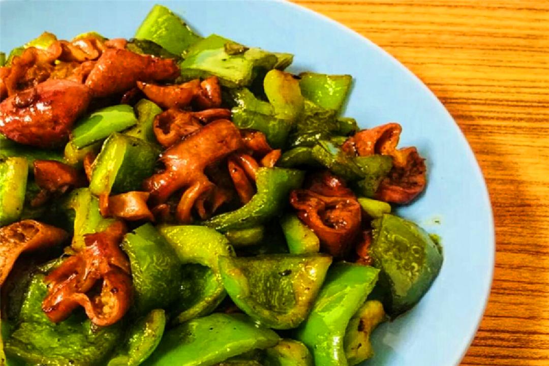 猪大肠炒出来怎么是苦的,猪大肠炒起来硬