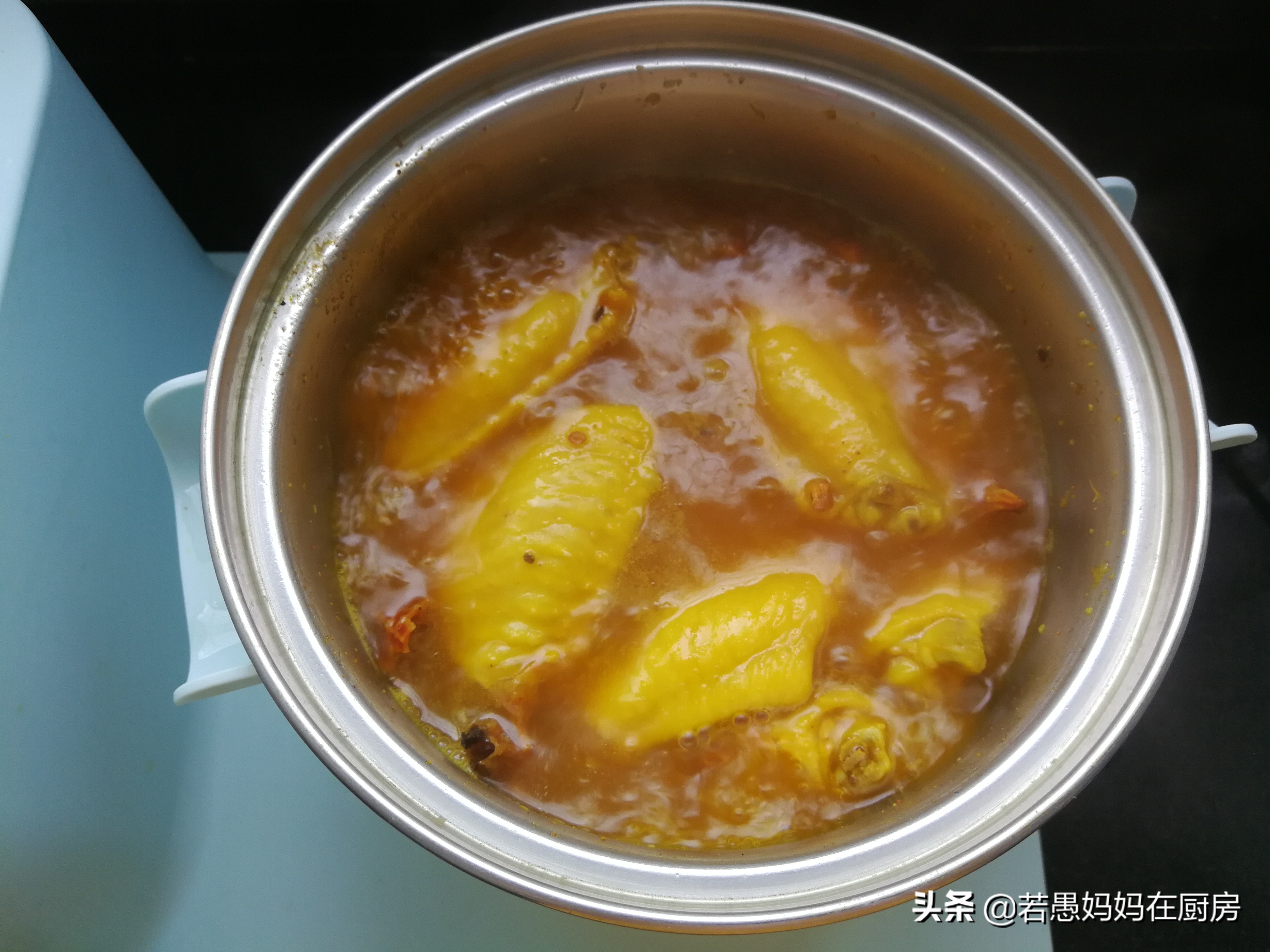 家常做盐焗鸡翅如何做到颜色黄,最简单的盐焗鸡翅