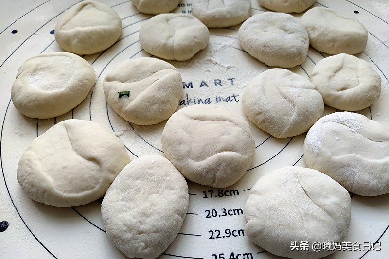 水煎包暄软不塌陷有诀窍，学会这几步，金黄有冰花，比卖的还好吃