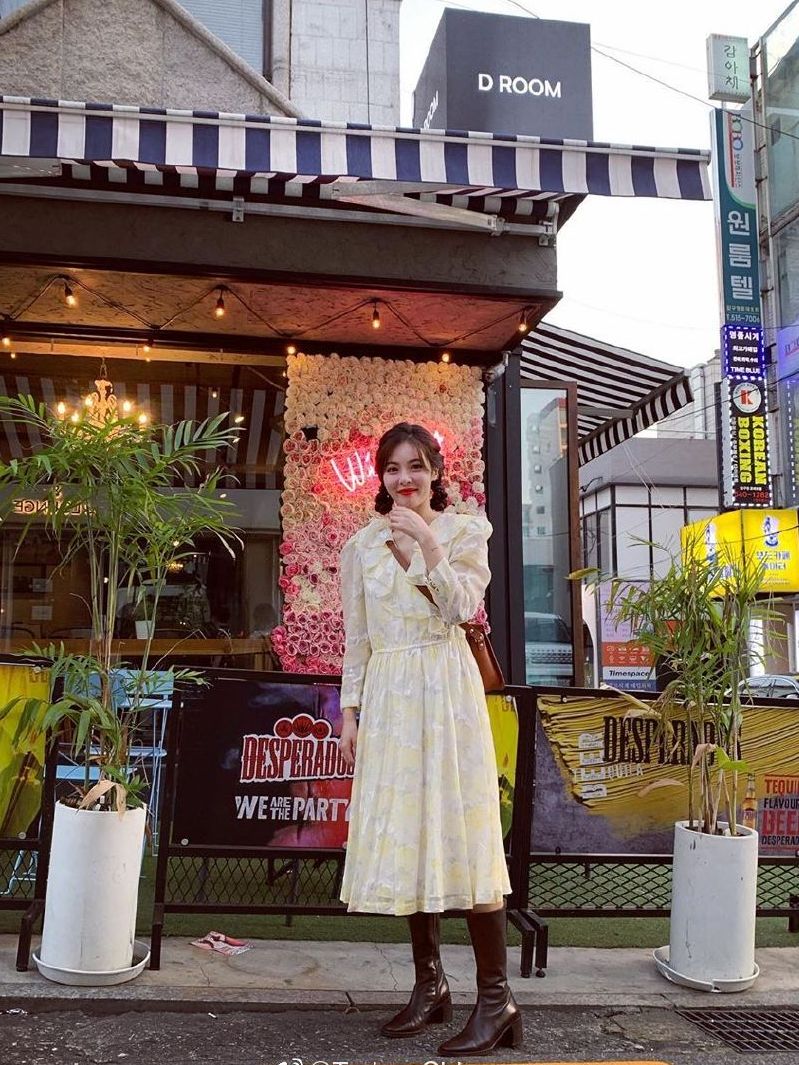 金泫雅演绎2020复古牛仔造型时尚,金泫雅babe碎花裙