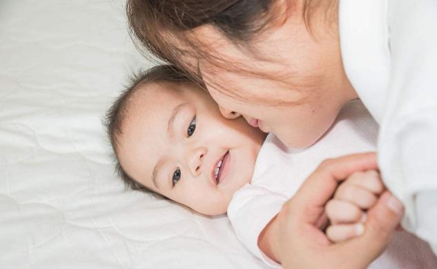 母乳喂养对大人的好处与坏处,母乳喂养对大人与孩子的好处