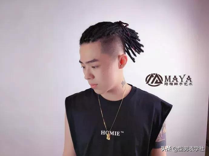 男生头发烫了之后什么发型合适,男生发型偏左还是右合适