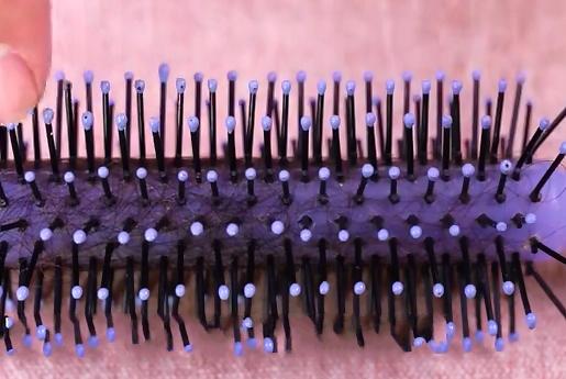 用什么方法洗梳子更干净,洗梳子放什么东西才能洗干净