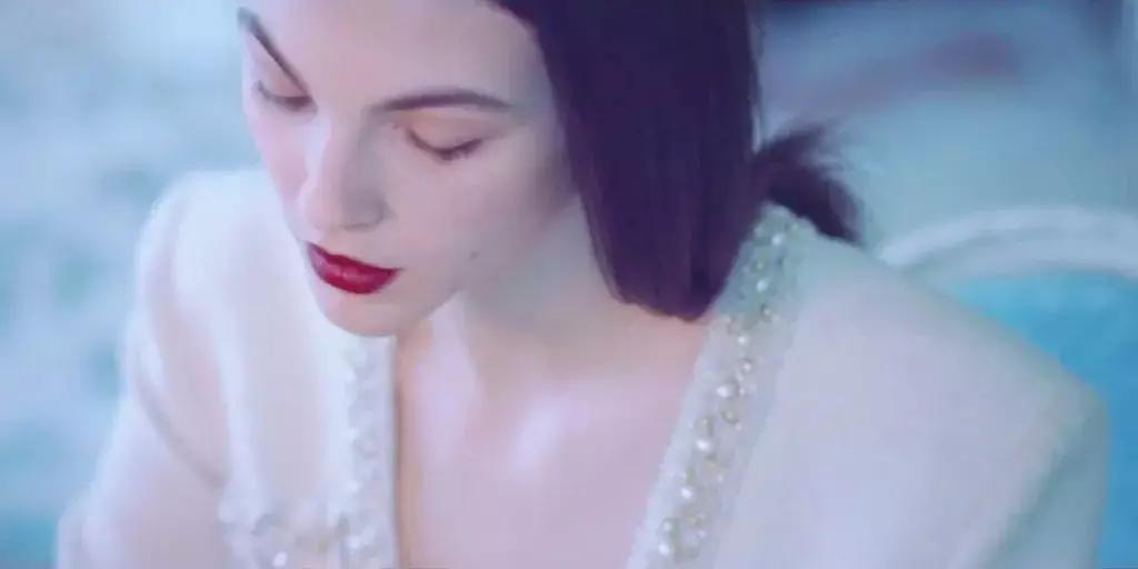 刘雯贺聪巴黎时装周完整版,巴黎时装秀贺聪