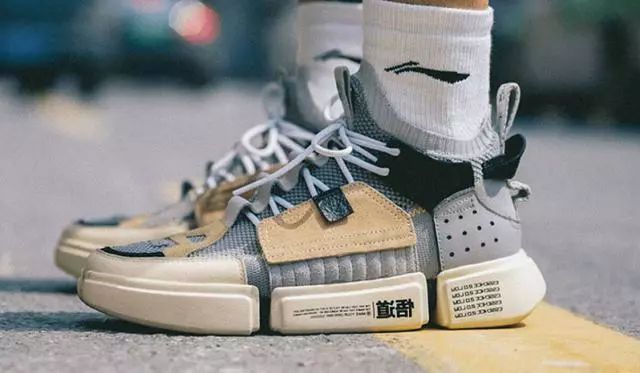 你没见过的安踏!走秀款曝光:中底霸气,系带方式新奇,霸气侧漏