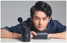 为武汉带货,“素颜”上热搜的李佳琦,为什么那么火?