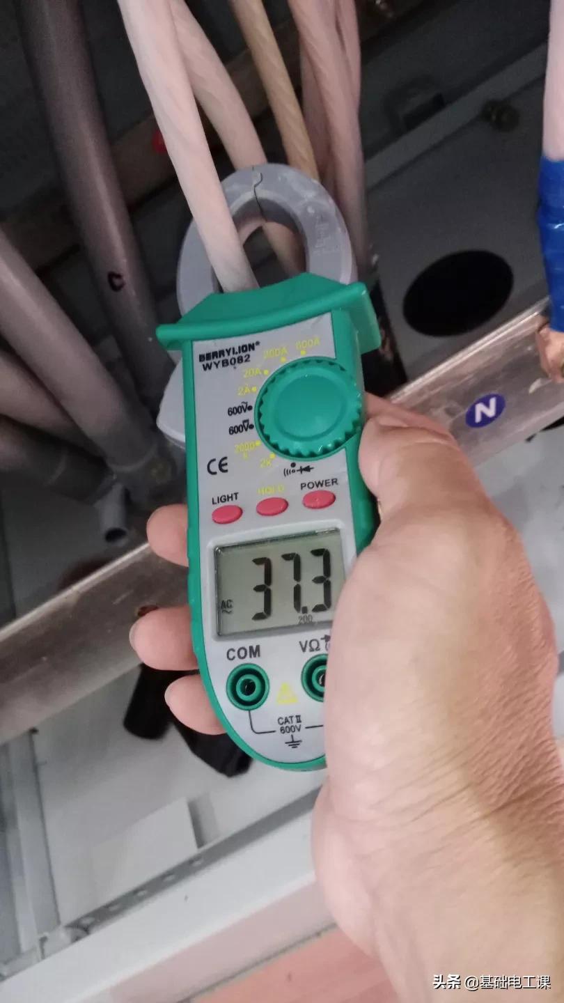 为什么随时带一个万用表,三支电笔,是我的粉丝我才送福利