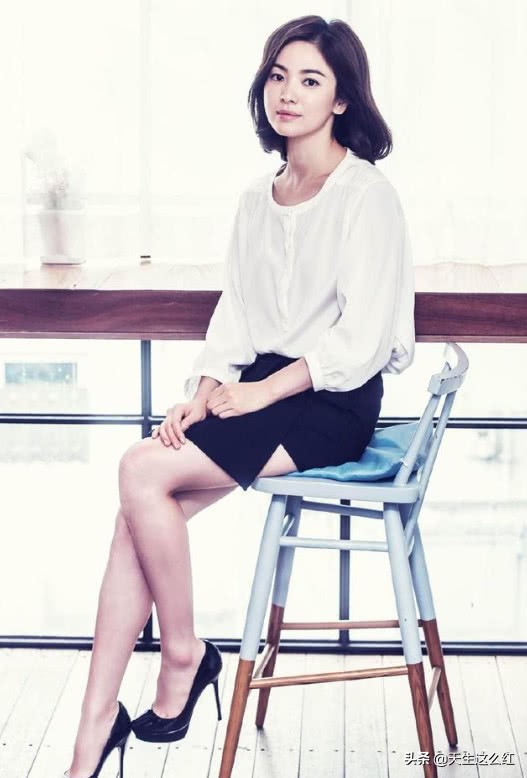 宋慧乔与刘亚仁是一间经纪公司吗,宋慧乔同时是两家公司的艺人吗