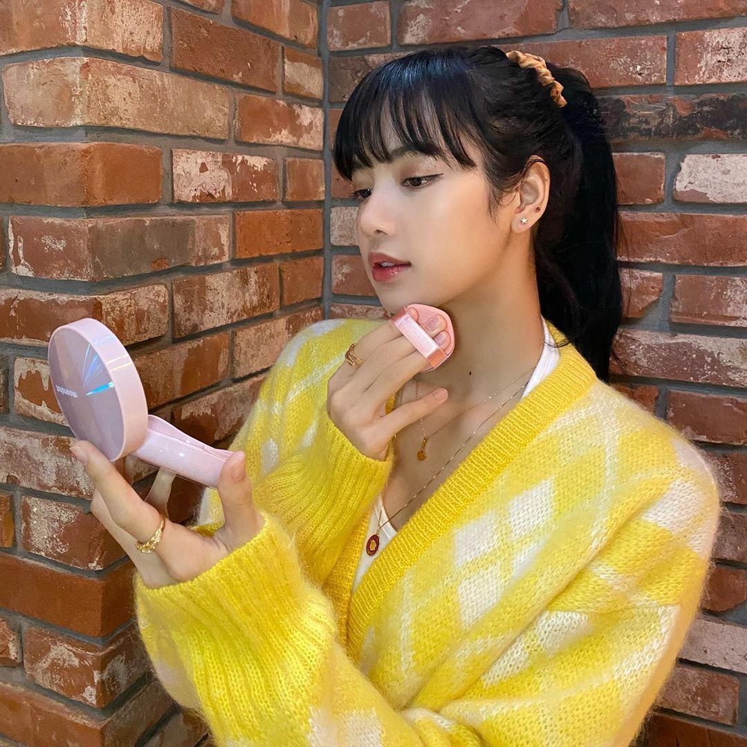 化妆应该先上粉底还是先上遮瑕,化妆教程应该先涂遮瑕还是粉底