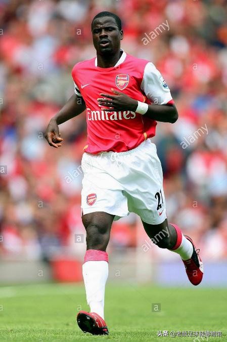 曾经风靡98世界杯的彩色pumaking,如今低调变身成贝莱林小黑鞋