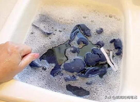 衣服没掉色为什么衣服会染色,衣服褪色和染色的区别