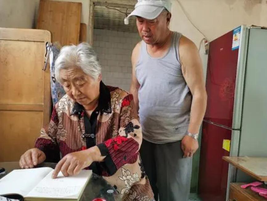 忘恩负义的白眼狼,曹教授是如何头也不回地走向不孝这条不归路的