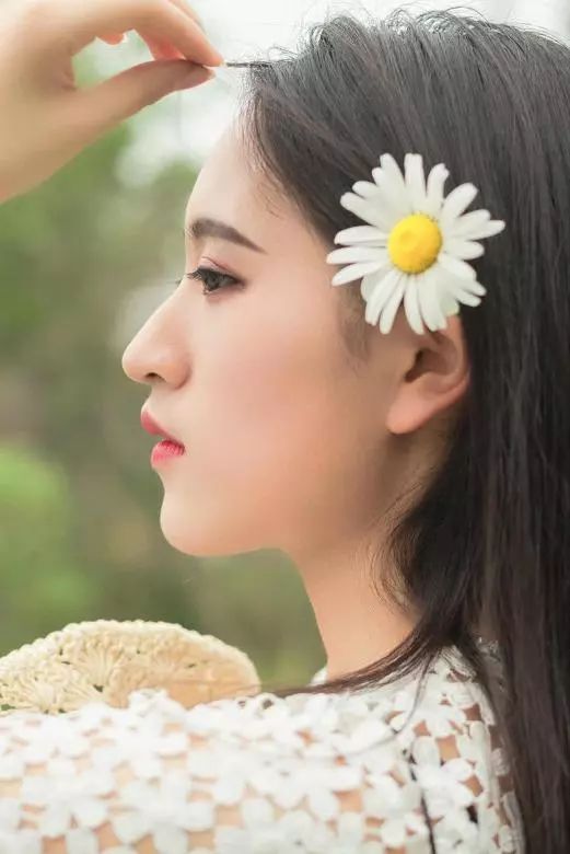 拍照侧脸取景技巧,拍人像侧脸的技巧