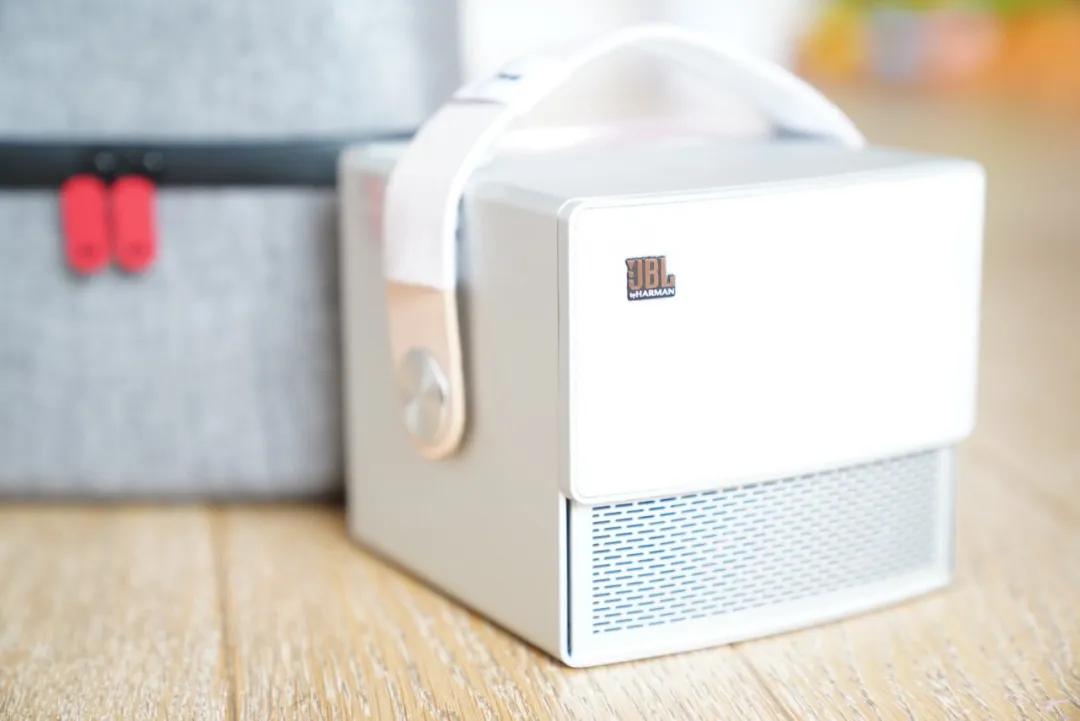 如何选择护眼投影仪,100寸电视和投影仪哪个好更护眼