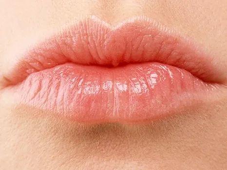 补水滋润唇部干裂,唇保湿滋润补水防干裂