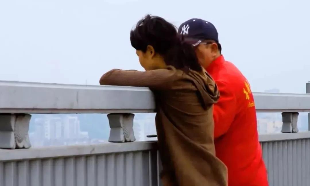 60岁大爷救起轻生男子,68岁大爷长江救人