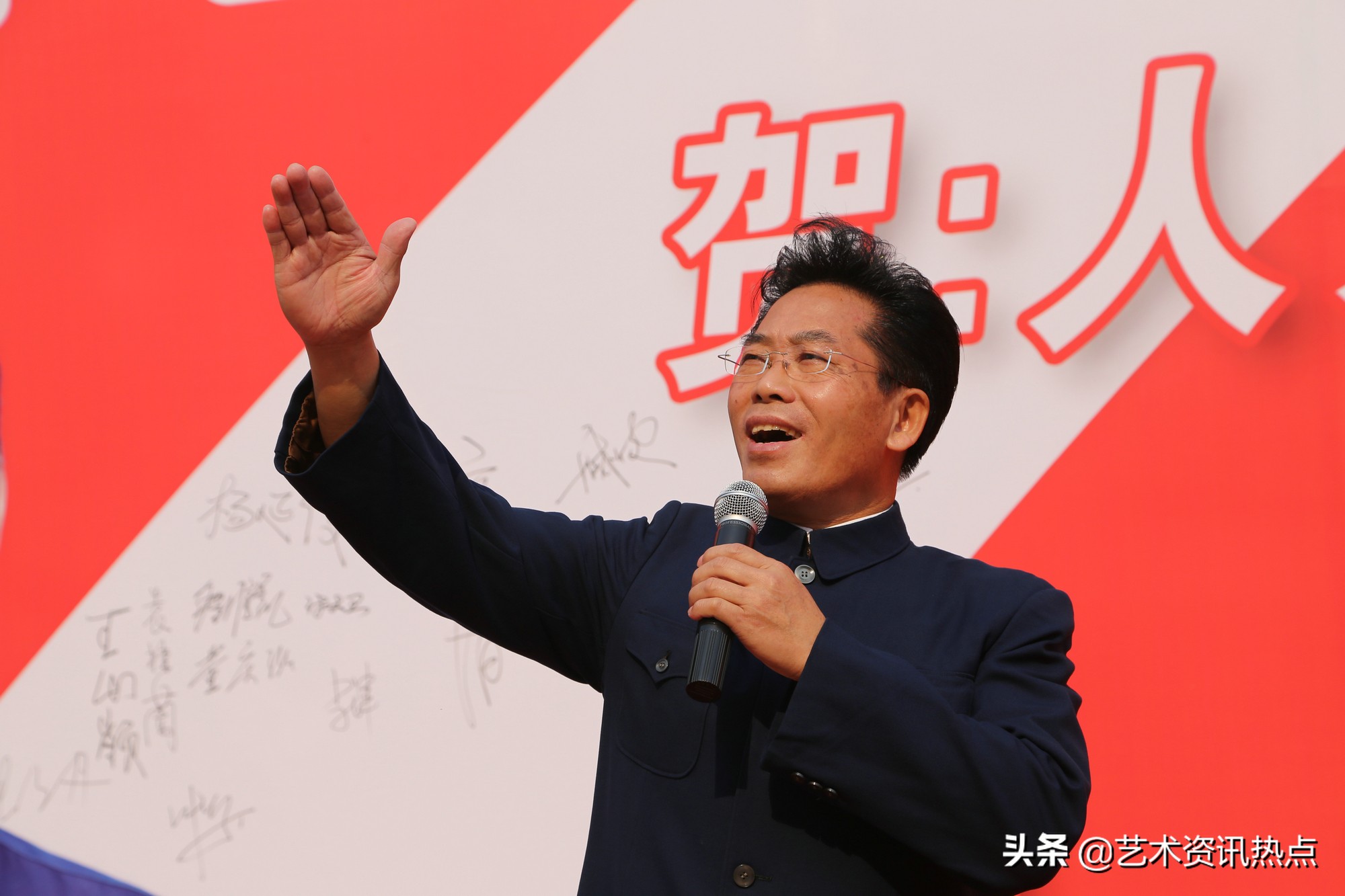 “*旗国**飘扬凯歌嘹亮”首个人人车严选店落户津门