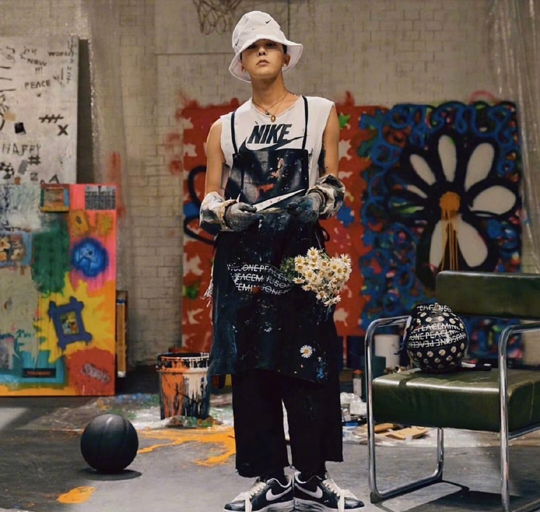 权志龙个人品牌与耐克合作系列上线