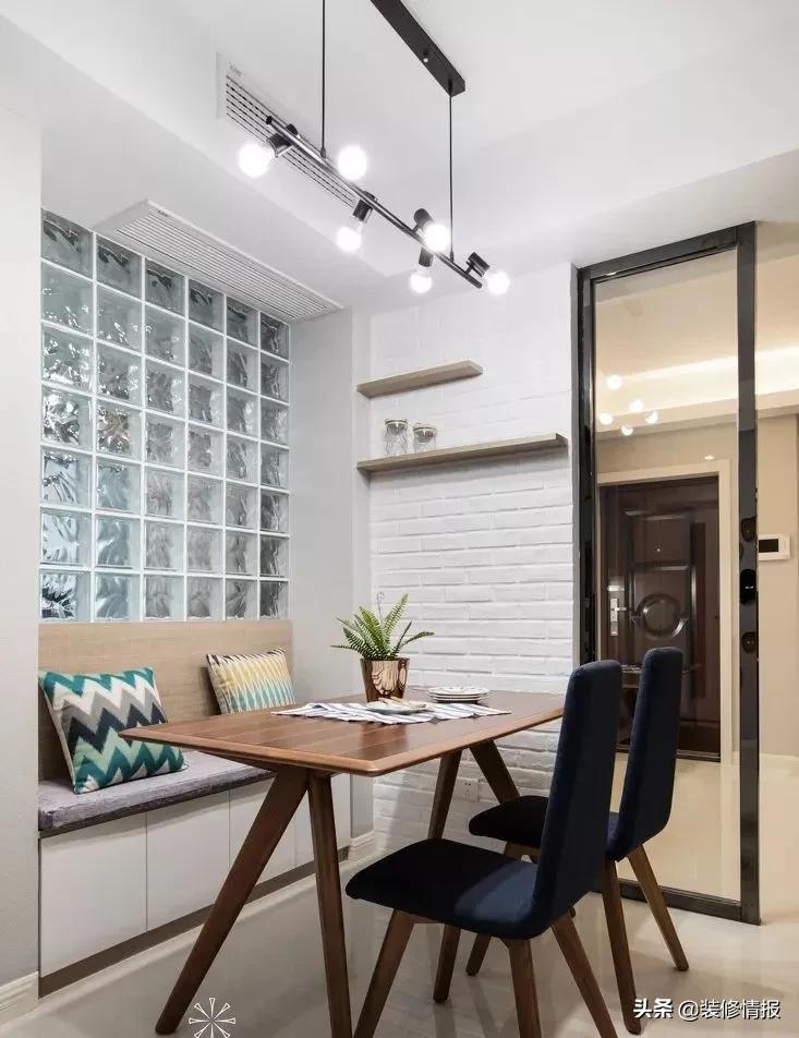 进门就是客餐厅一体卡座设计,餐厅全卡座设计效果图