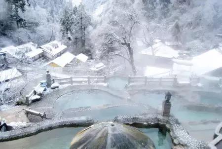 长白山泡温泉必备,长白山四大山泉