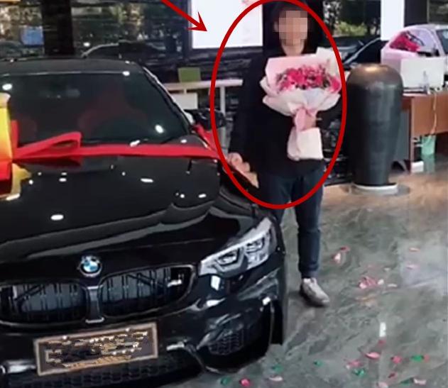 街头偶遇新款宝马m4,2020北京车展全新宝马m4正式亮相