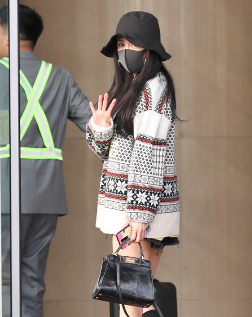 杨幂穿过的菱格毛衣,杨幂同款宽松毛衣