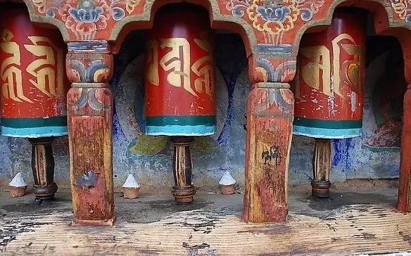 转经筒音乐完整,转经筒上的梵音