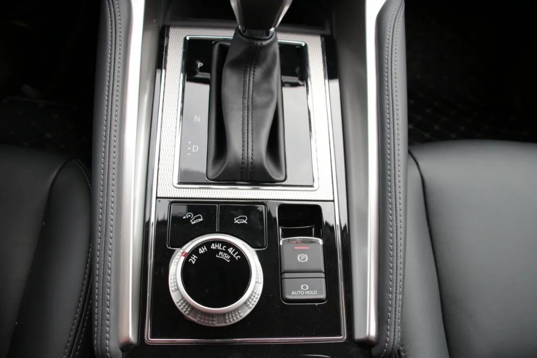 试驾三菱帕杰罗劲畅3.0,20款三菱帕杰罗劲畅3.0越野测试