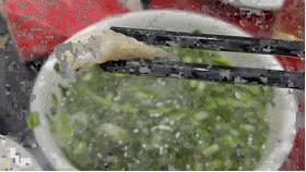 巴到喉咙里的那颗青花椒，勾起好多吃鱼人的回忆！