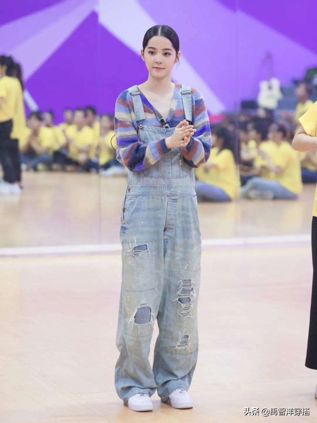 阔腿裤已经out了现在流行初恋裤,还在穿阔腿裤现在流行的是初恋裤