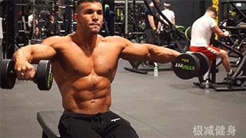 为什么有些人手臂肌肉比较明显,如何快速的把手臂肌肉练壮