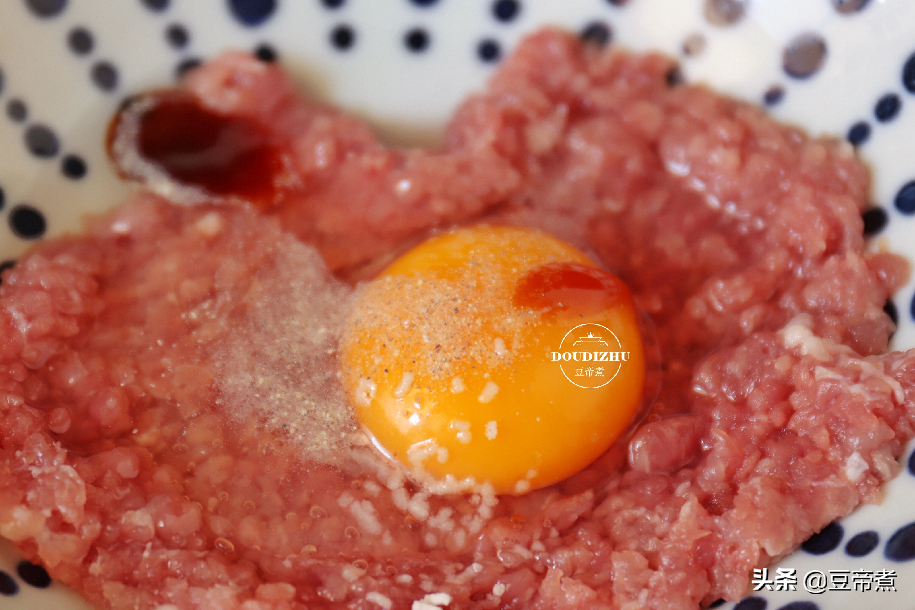 不要再单纯的蒸鸡蛋，营养不够，味道不香，难怪孩子不吃，试试这