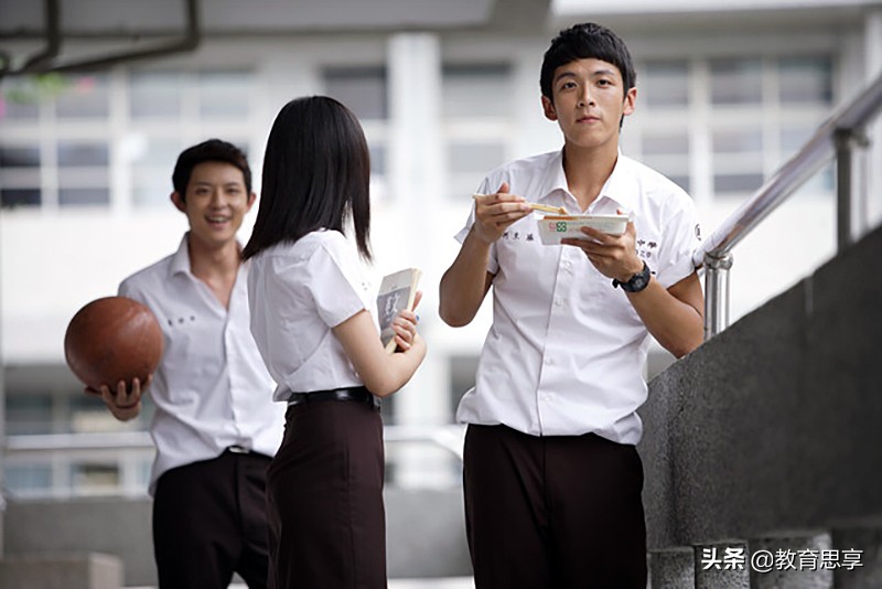 孩子早恋该和班主任沟通吗,孩子高考早恋应该怎么和孩子沟通