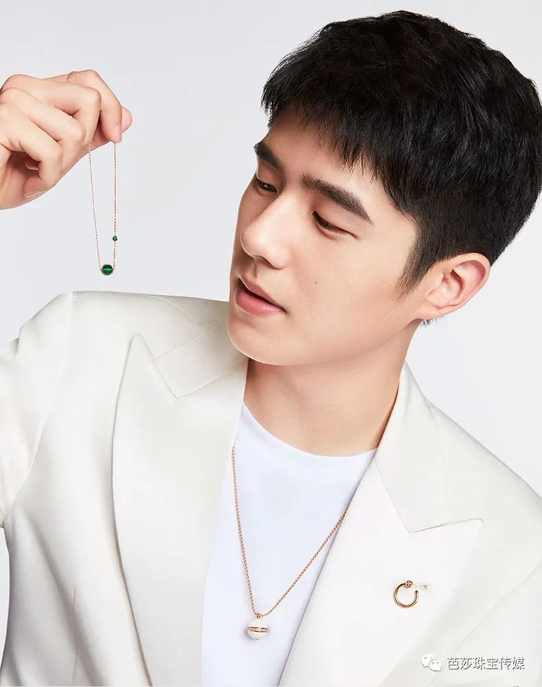 整天研究无聊的穿搭,一天到晚研究穿搭