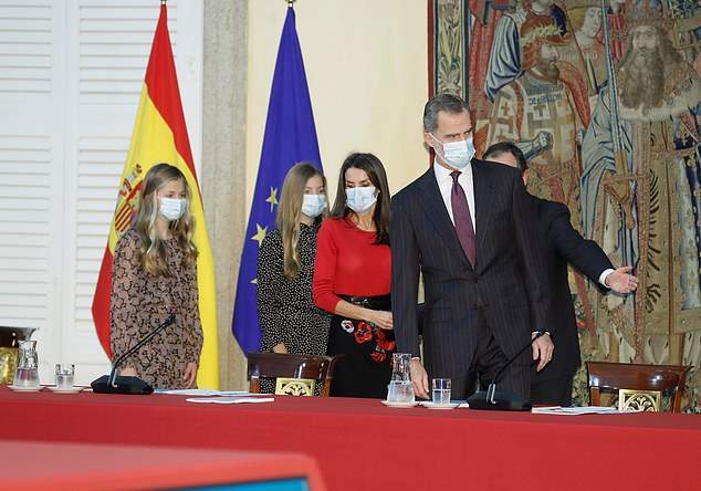 西班牙王后莱蒂齐亚穿着,西班牙王后莱蒂齐亚穿红装