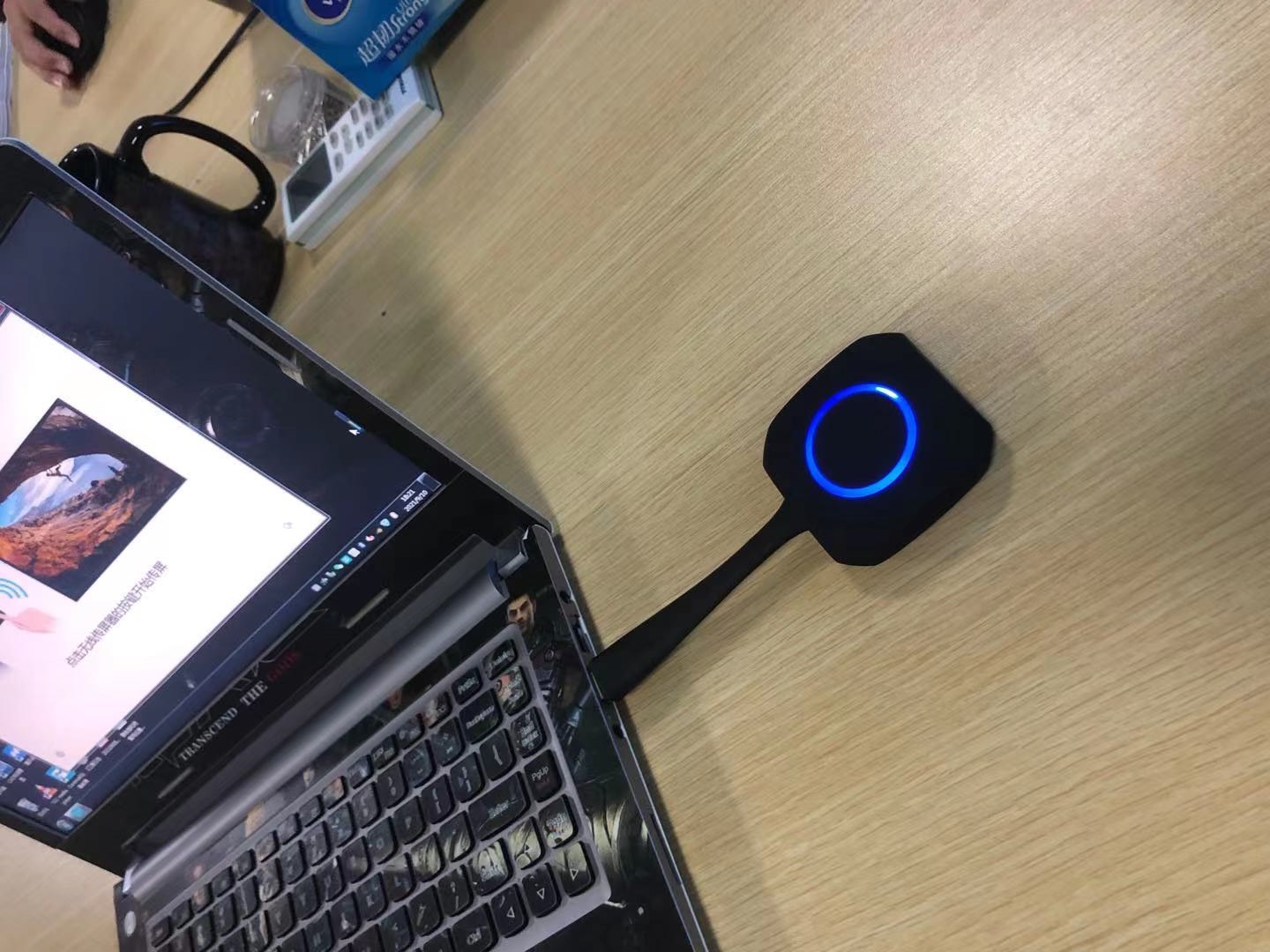 hdmi转vga线如何连接投影仪,投影仪可以不用hdmi线无线连接吗