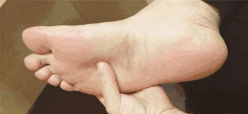 风湿关节痛用什么药材泡脚,风湿骨病用哪几种中草药泡脚最好