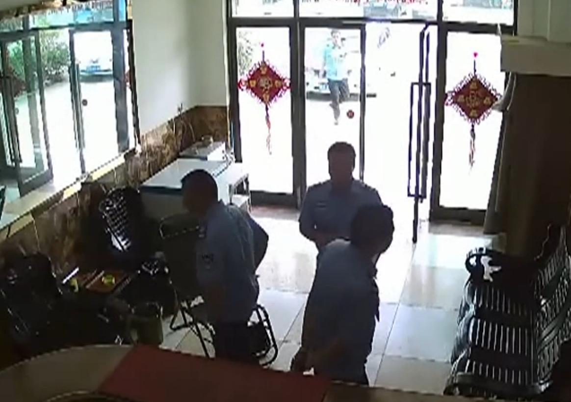 消防队售卖灭火器辟谣,冒充消防员推销灭火器违法吗