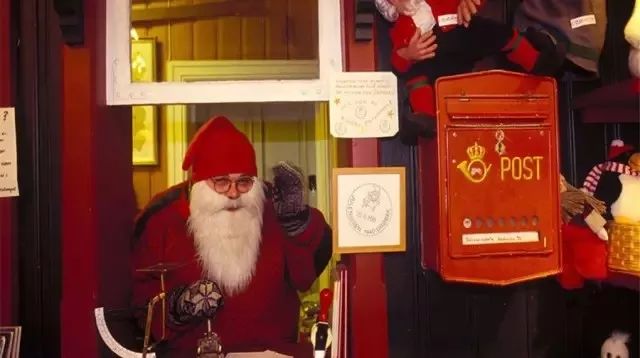 红帽子白胡子的老人,白胡子红帽子老人