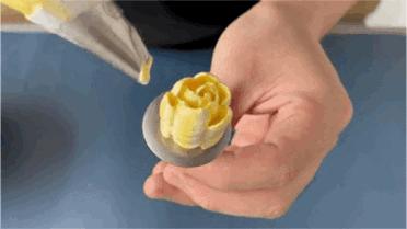 没有裱花袋裱花嘴泡芙奶油怎么挤,奶油裱花嘴怎么自做