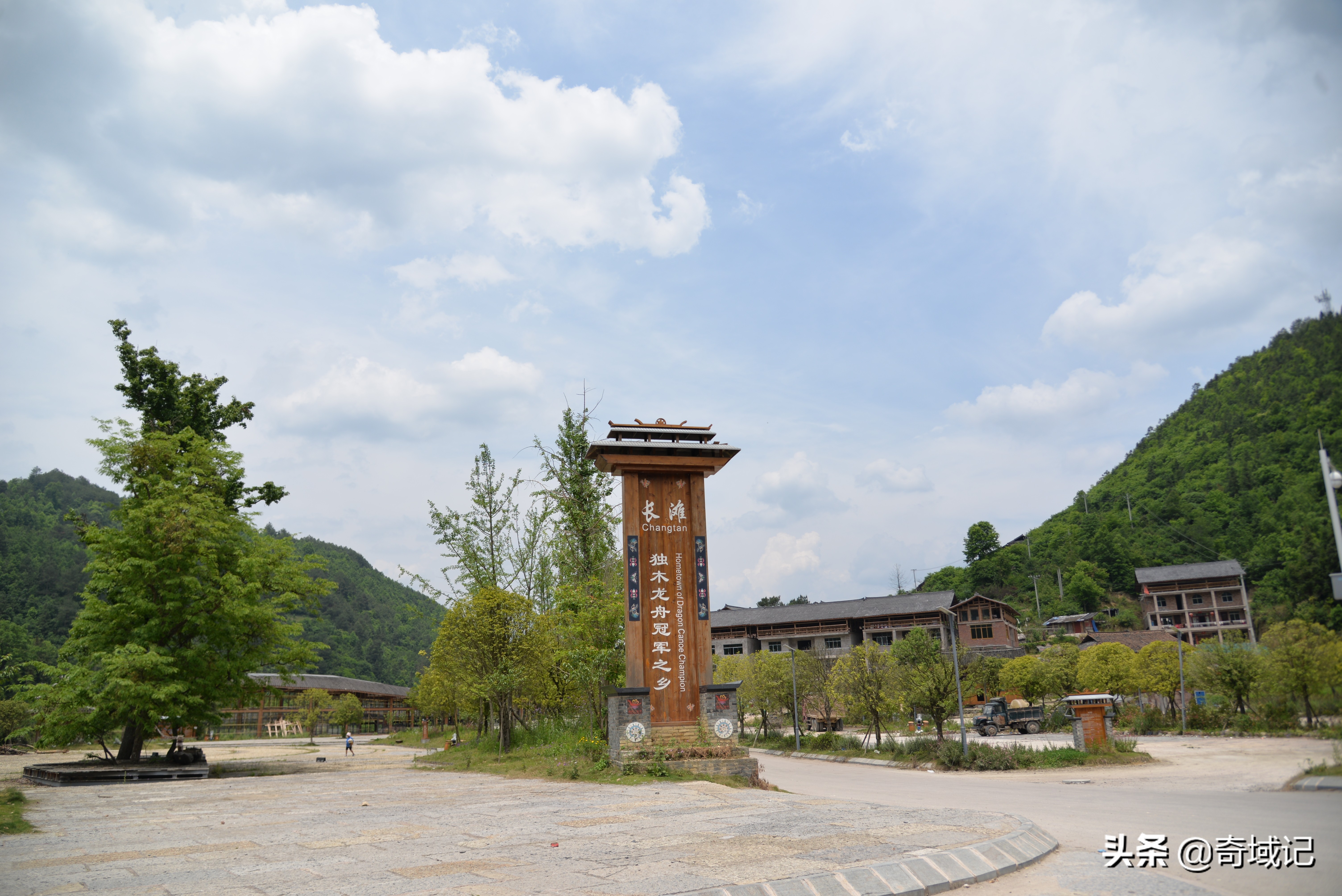 贵州苗族最长独木龙舟赛视频,贵州黔东南龙舟长滩