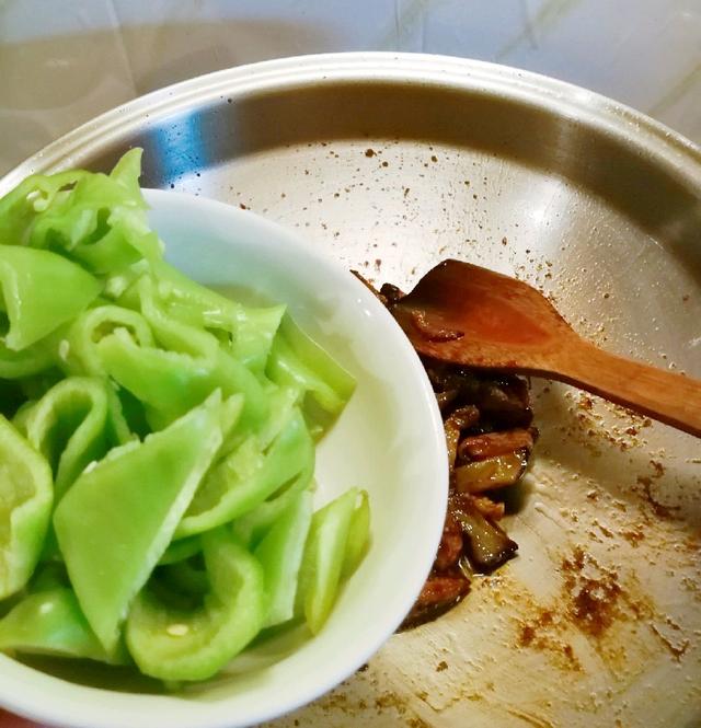 茄子怎么样炒不油腻而且好吃,为什么做的风味茄子发苦