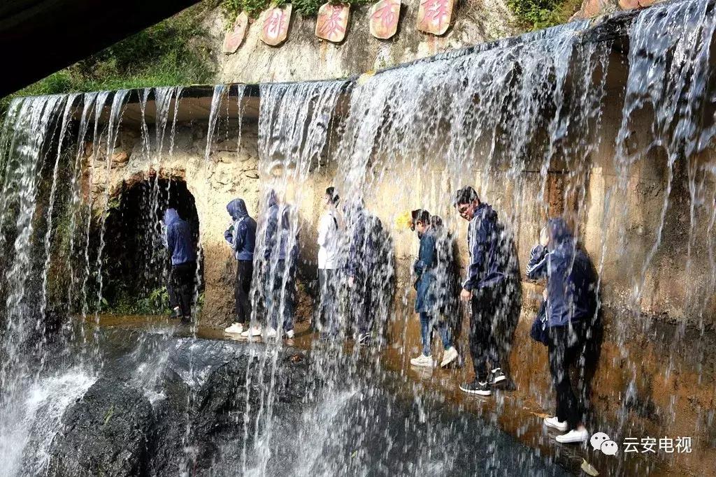云雾山云遮雾绕，景象万千！重阳节，登高去