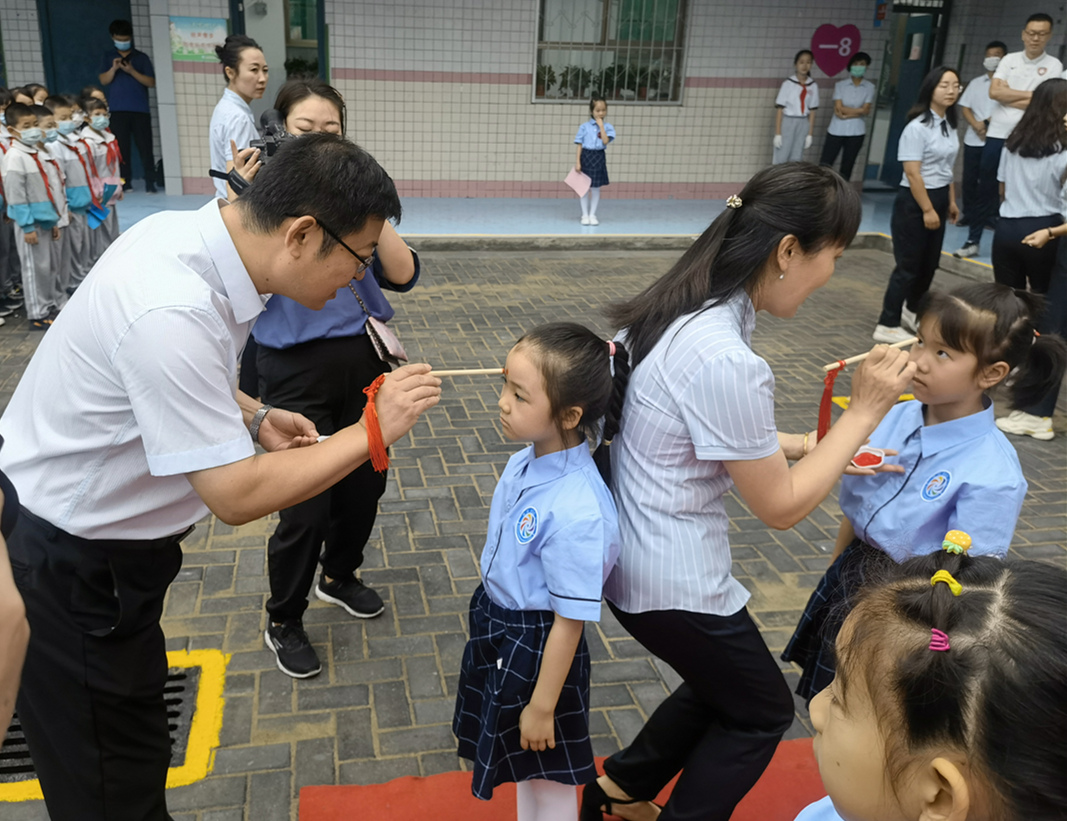 咸阳彩虹小学开学典礼,咸阳彩虹小学开学第一课