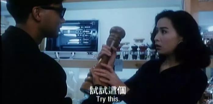 他是香港最低调的影帝，梳起飞机头他又是令人闻风丧胆的江湖大佬