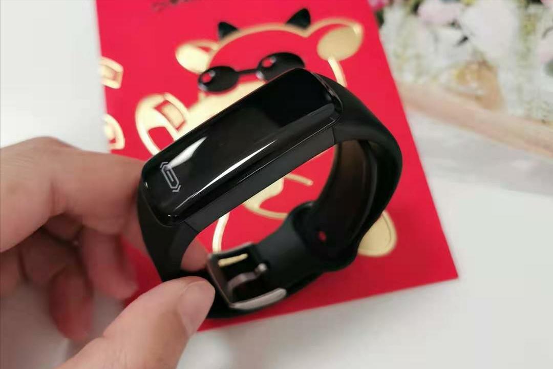 didoR6智能手环:送给准大学生表妹的礼物