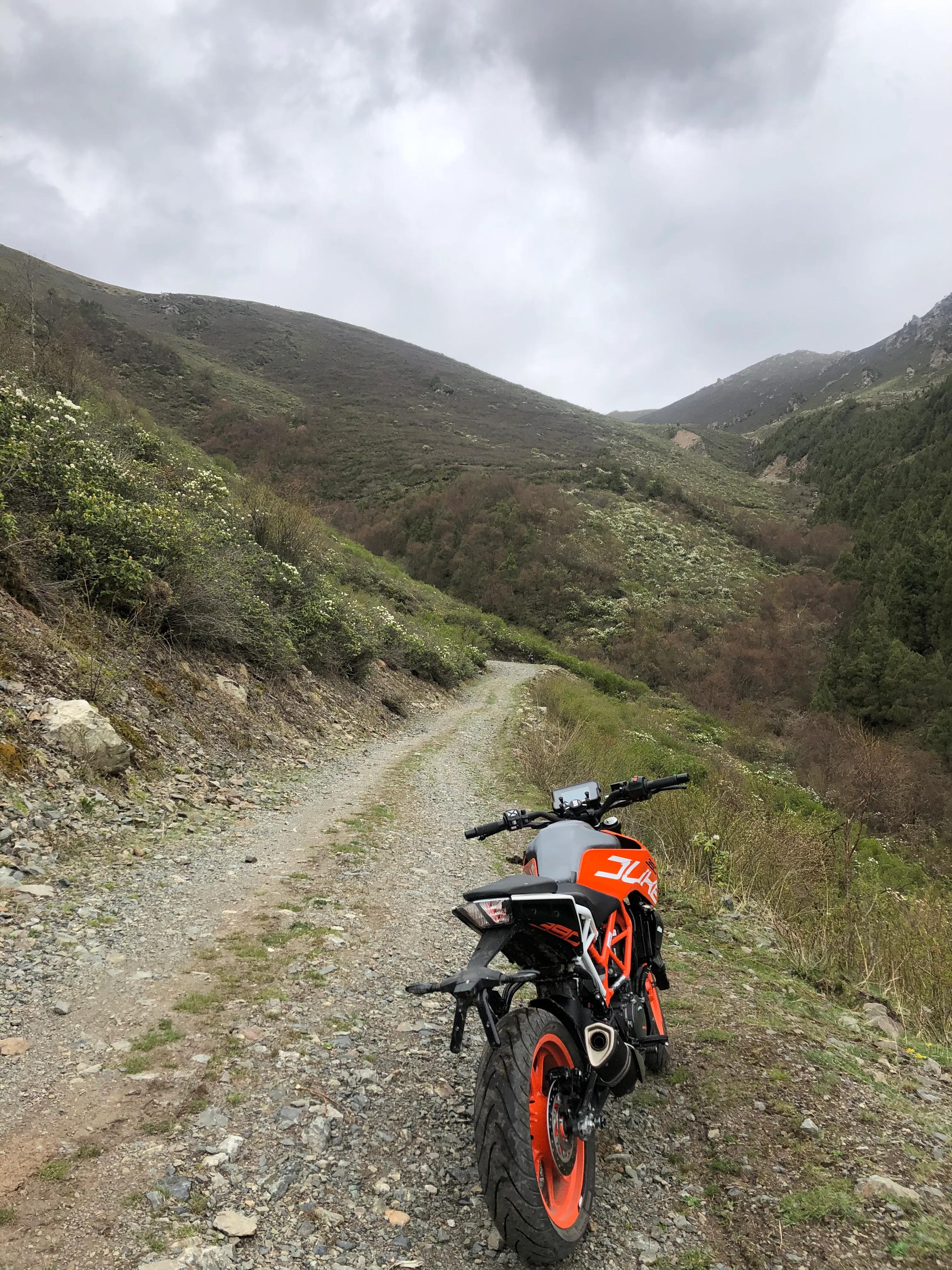 ktm390和杜卡迪795哪个值得购买,老款ktm杜克390值得入手吗