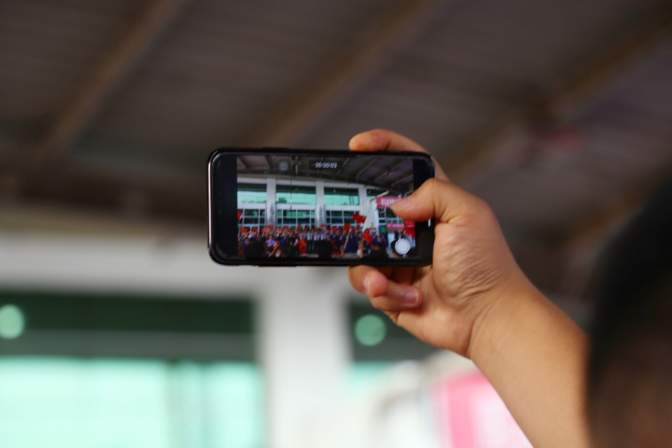 中甲第23轮:《中国万岁,我是护旗手》红动渭南火车站